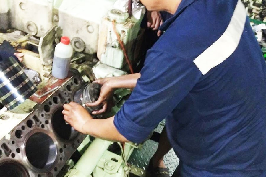 img 25a018 - safina trenggana indonesia - services 07b Commissioning and Overhaul Engine